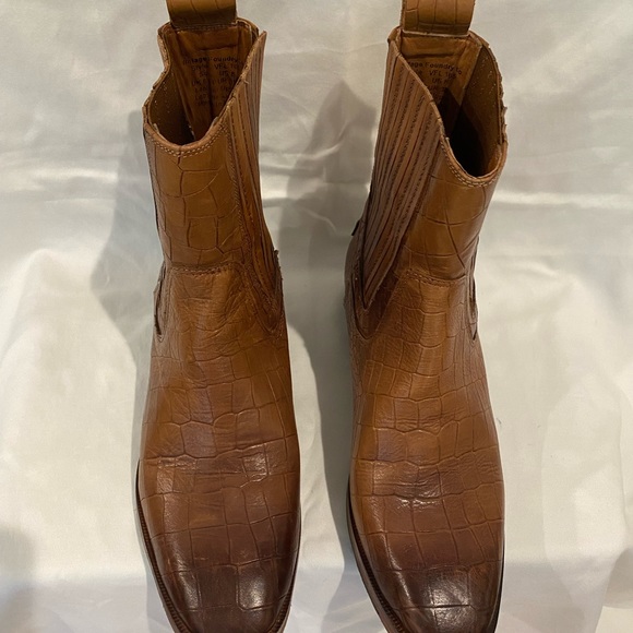 Vintage Foundry Co. Brown/Cognac slip on Boot Croc embossed Leather Like New - Picture 3 of 5